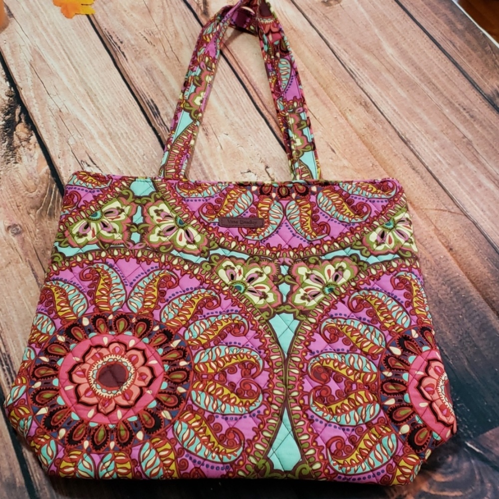 Vera Bradley tote in medallion